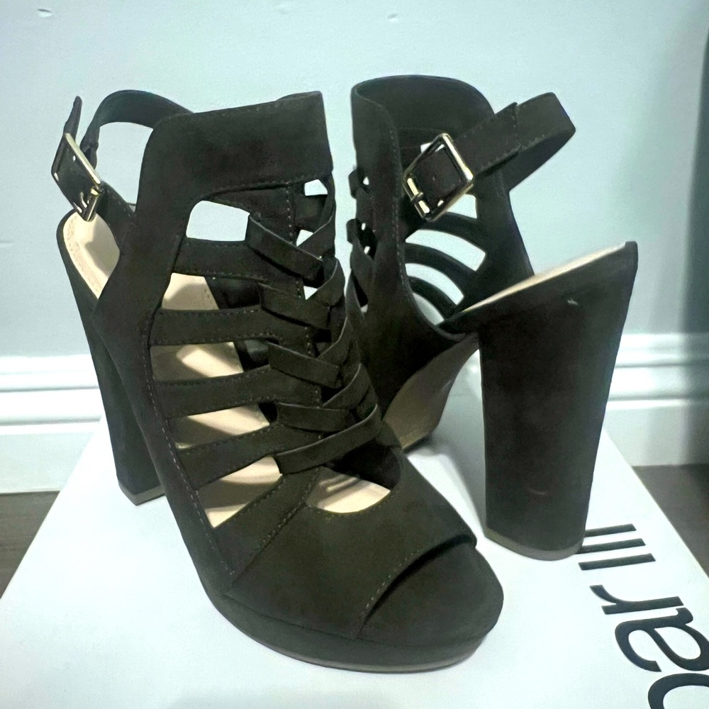 Bar III heels, Size: 8.5 Color: Olive Green